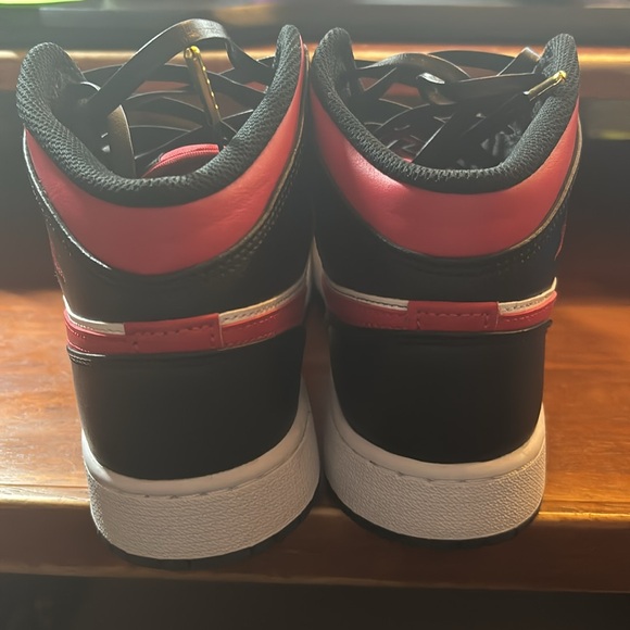 JORDAN ONES - Picture 6 of 7